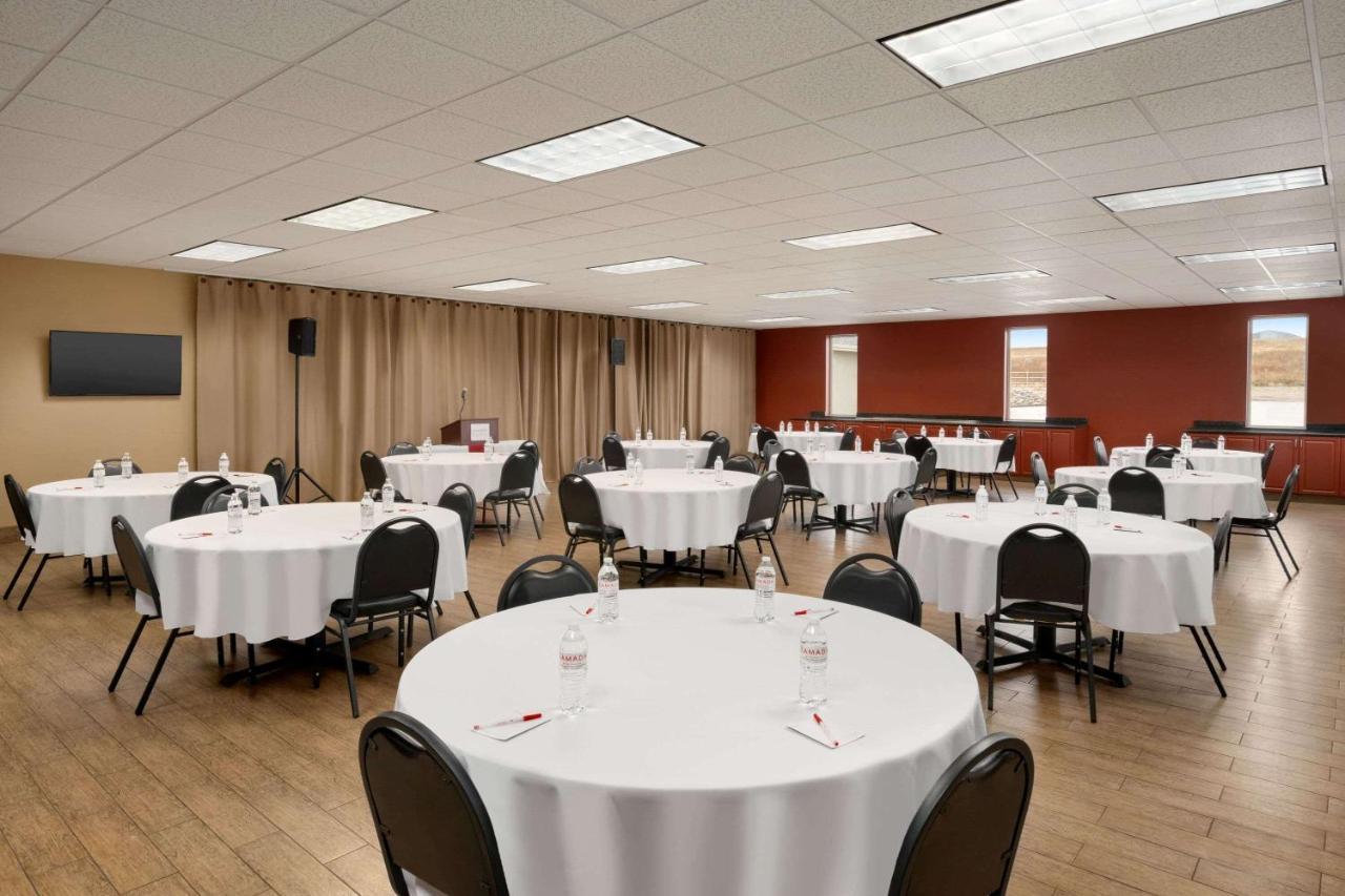 Bakken Airport Xwa Hotel & Studios ウィリストン エクステリア 写真